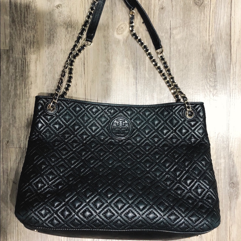 Authentic TORY BURCH Black quilted chain purse